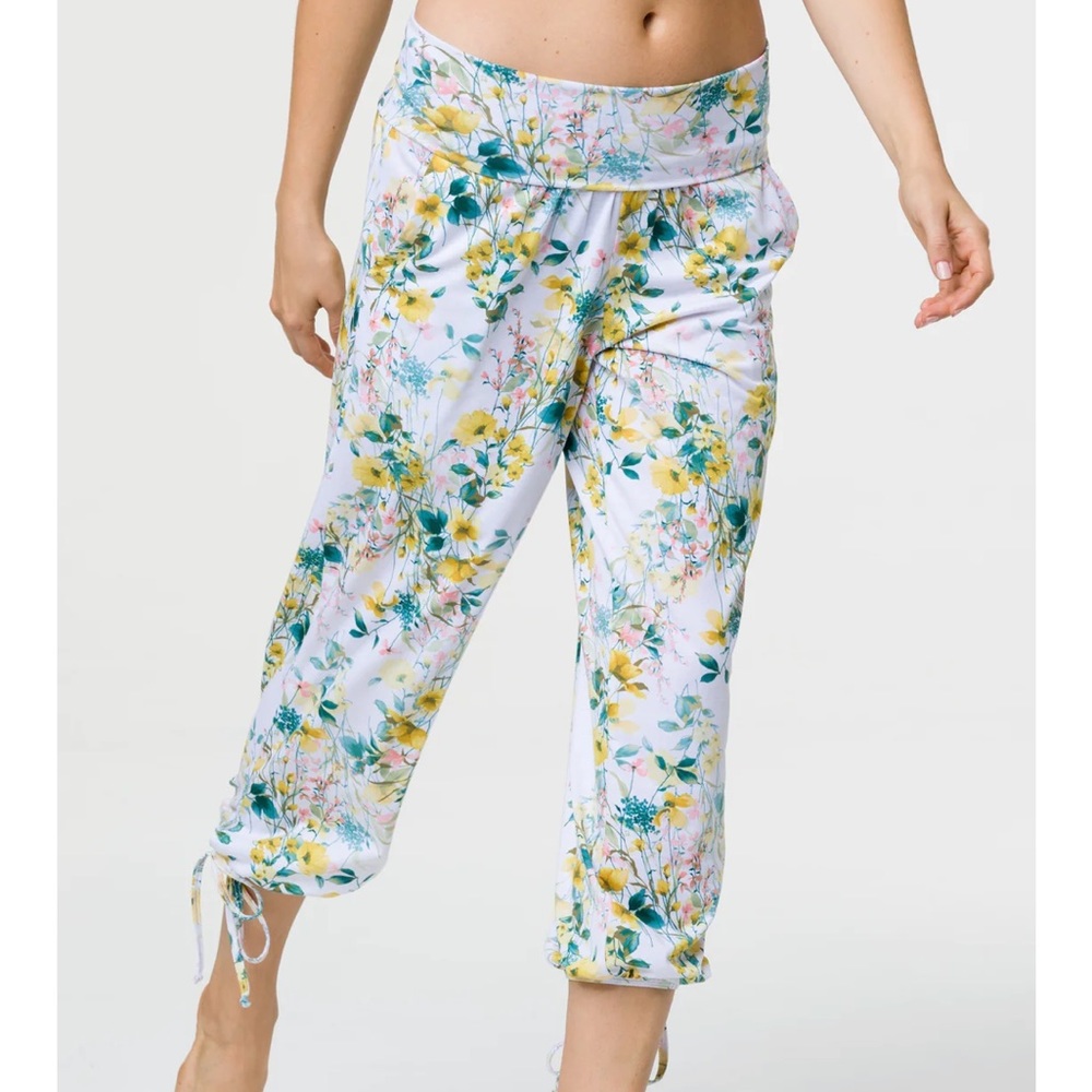 Onzie Hot Yoga Harem Pants Floral White S/M